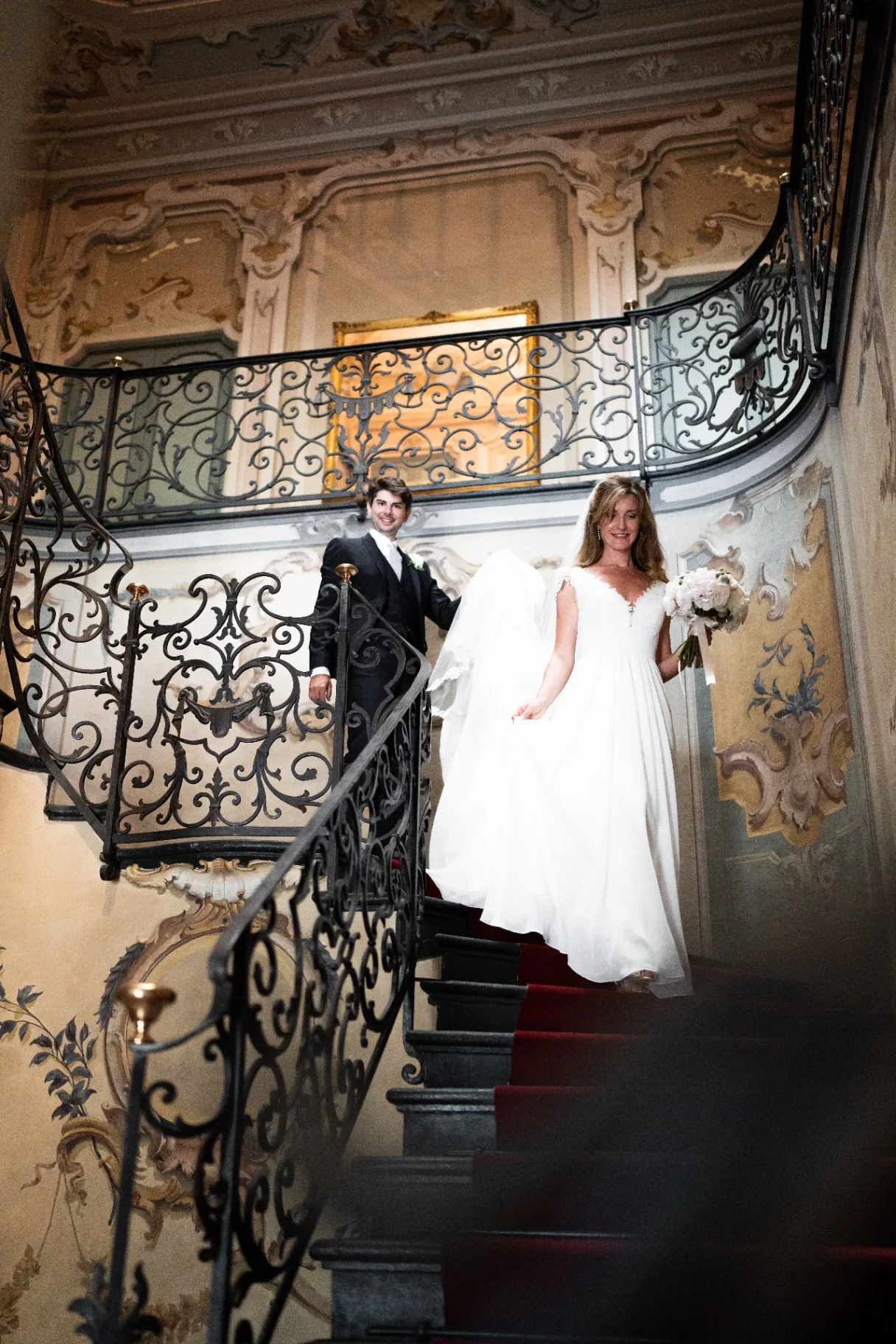 La discesa lungo la scala barocca